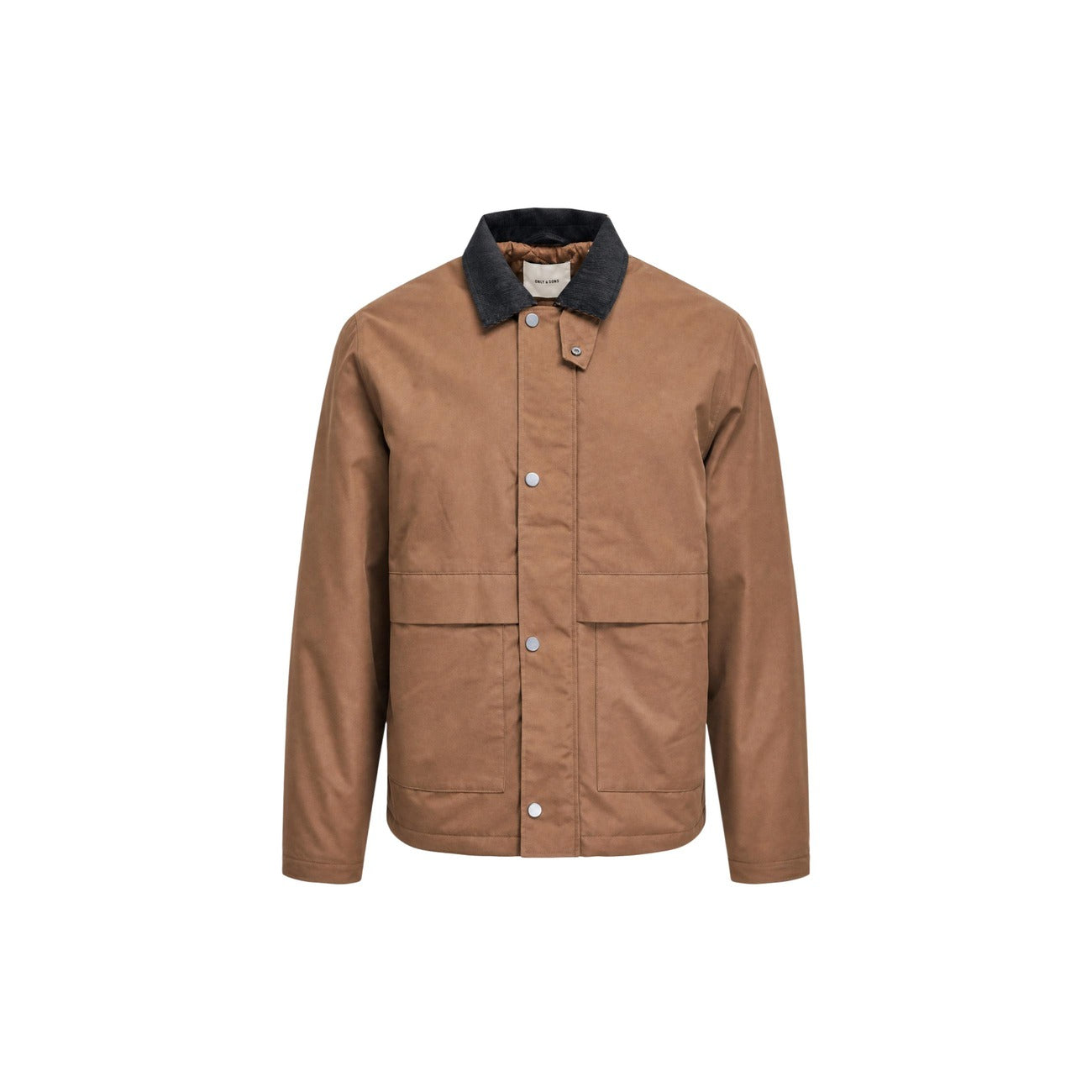 Giacca imbottita marrone uomo Only & Sons Onskosmo 22034856. Giubbotto casual ecosostenibile in poliestere riciclato con colletto d'effetto velluto a contrasto, bottoni a pressione e ampie tasche anteriori.