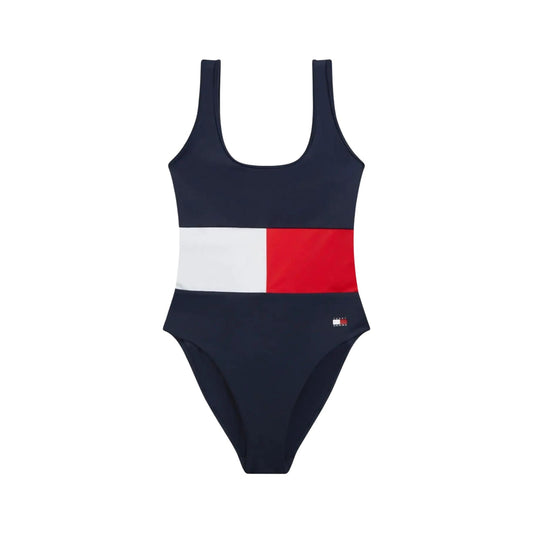 Costume Intero Tommy Jeans Color Block; Skinny Fit. Tessuto stretch in nylon, profondo scollo sulla schiena, sgambatura alta. Logo distintivo sul fianco, ideale per sport e tempo libero. Vista frontale 