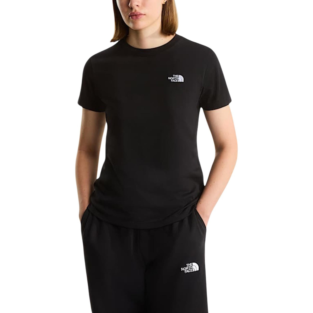 T-shirt The North Face donna nera con logo manica corta scollo tondo 100% cotone - vista frontale indossata da modello