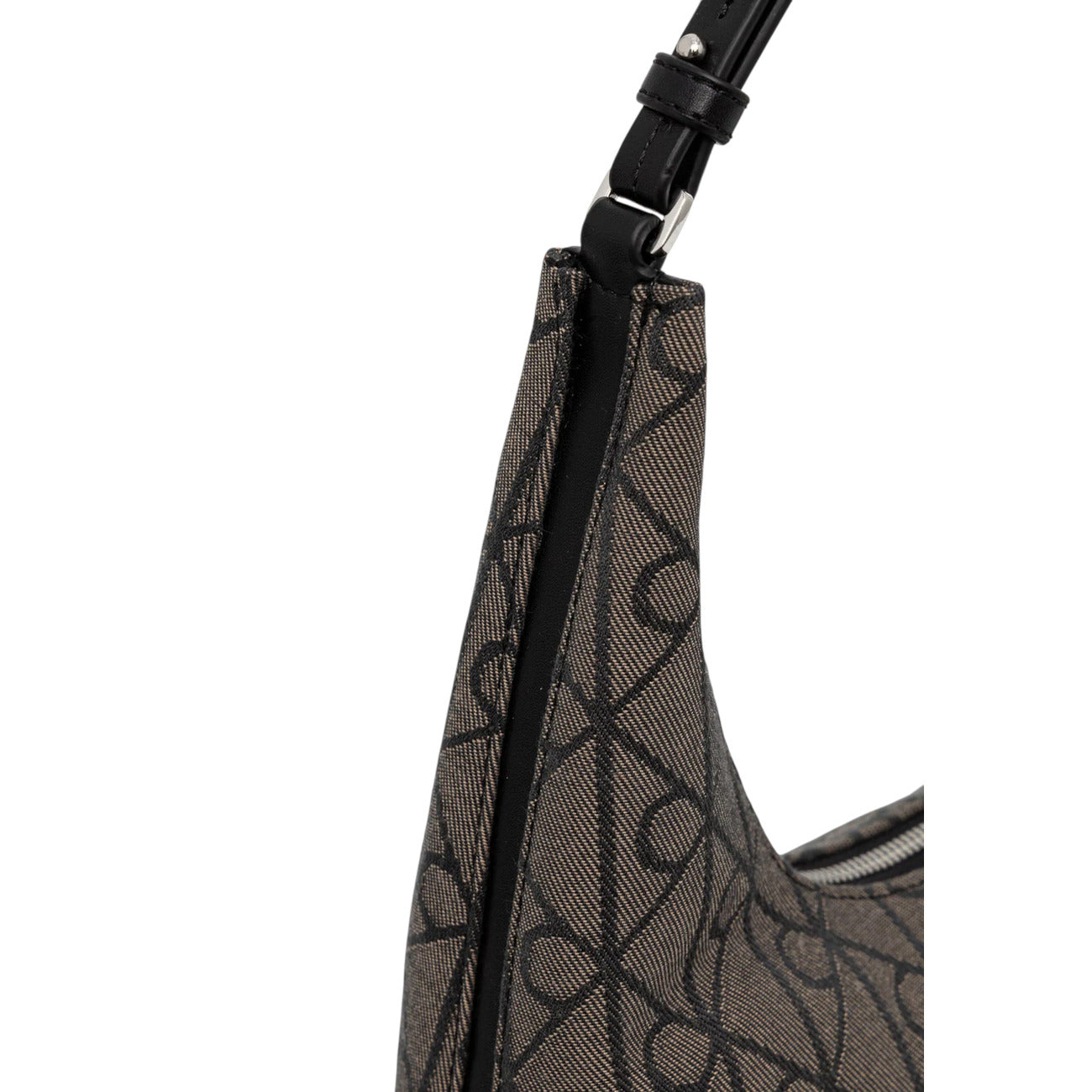 Borsa a Spalla Donna Calvin Klein Jacquard; Nero. 100% Poliestere riciclato ecosostenibile, trama logata all-over intrecciata, chiusura zippata e tracolla regolabile. Misure ampie e capienti (37x20 cm), stile contemporaneo 4 stagioni.