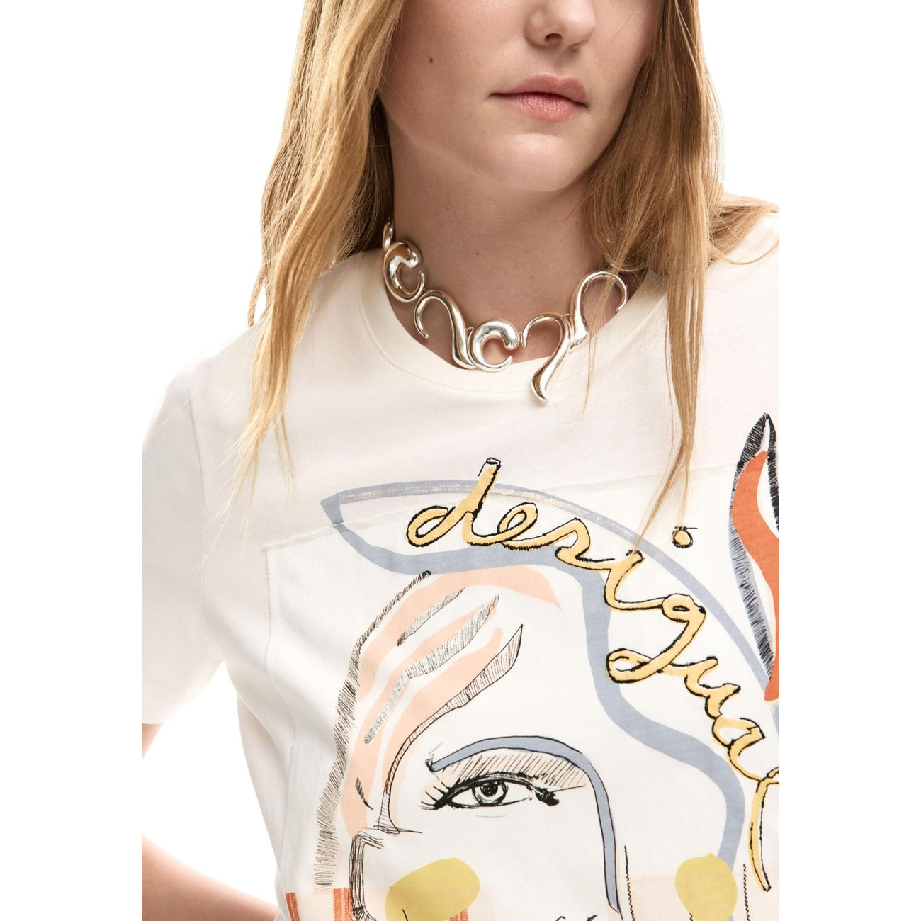T-shirt Desigual donna bianca con stampa colorata scollo tondo - vista frontale dettaglio stampa
