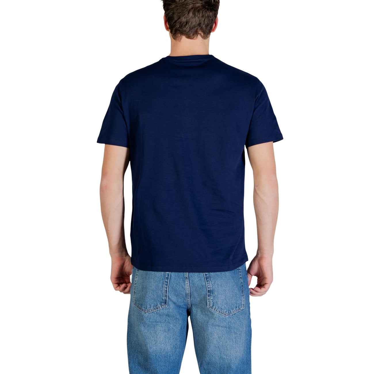 T-shirt CK Jeans SS Badge; 100% Cotone. Regular fit, patch logo sul petto, maniche corte. Comfort superiore e stile minimalista per il tempo libero. Colore blu navy. Vista posteriore  