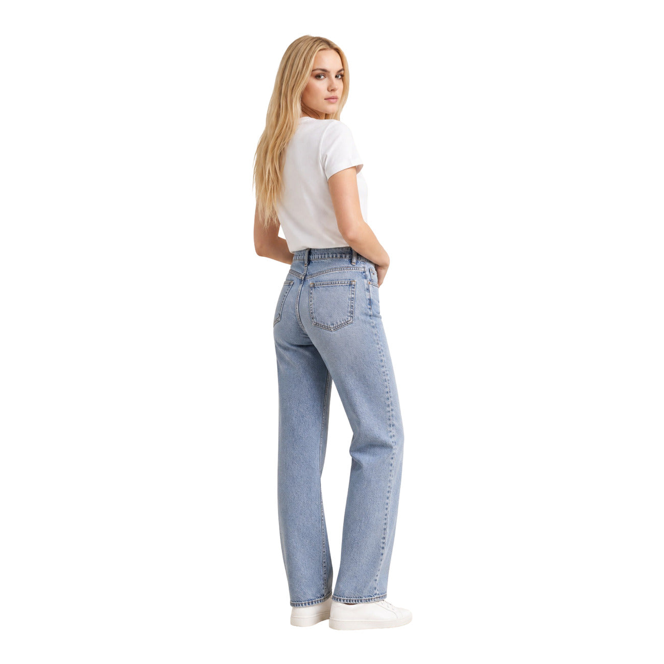 T-shirt Donna Bianca Calvin Klein Jeans; 100% Cotone. Taglio regular fit, maniche corte e scollo tondo. Stampa frontale nera logo 'Est. 1968 New York City', tessuto leggero stile casual-urban. Vista posteriore intera 