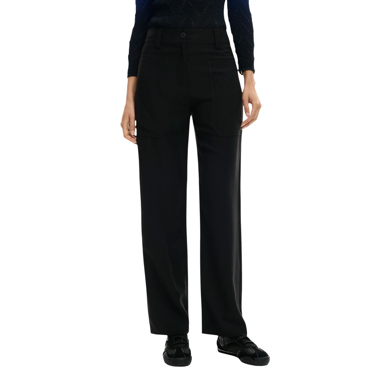Pantaloni dritti Desigual donna neri con tasche zip bottone 92% viscosa 8% poliestere - vista frontale indossati da modello
