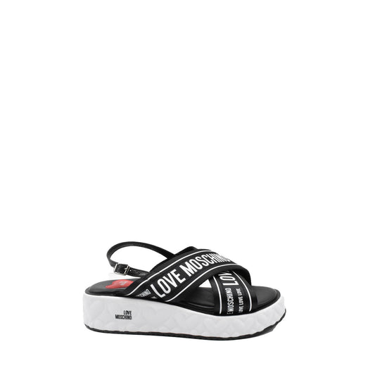 Sandali Love Moschino donna neri in pelle modello B_44919. Sandalo estivo basso in vera pelle nera con suola in gomma confortevole, calzatura flat di marca comoda ed elegante per la stagione calda.