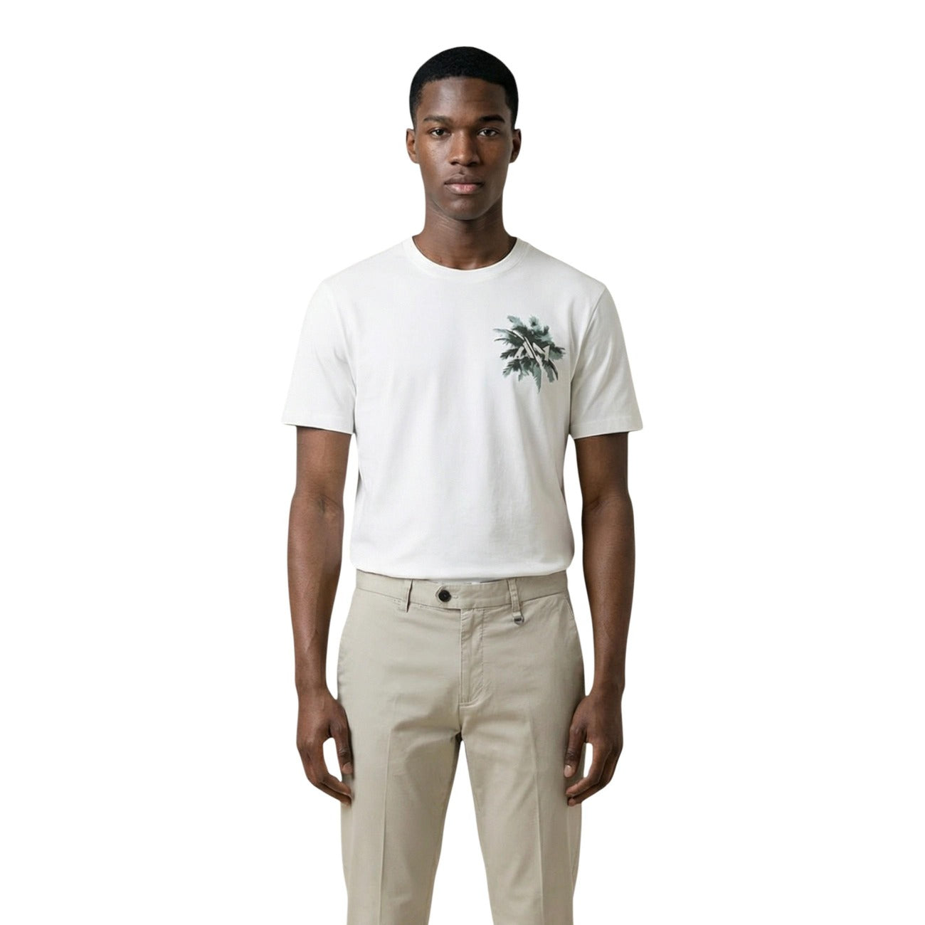 T-shirt Antony Morato uomo bianca con stampa grafica maniche corte scollo rotondo 100% cotone - vista frontale indossata da modello
