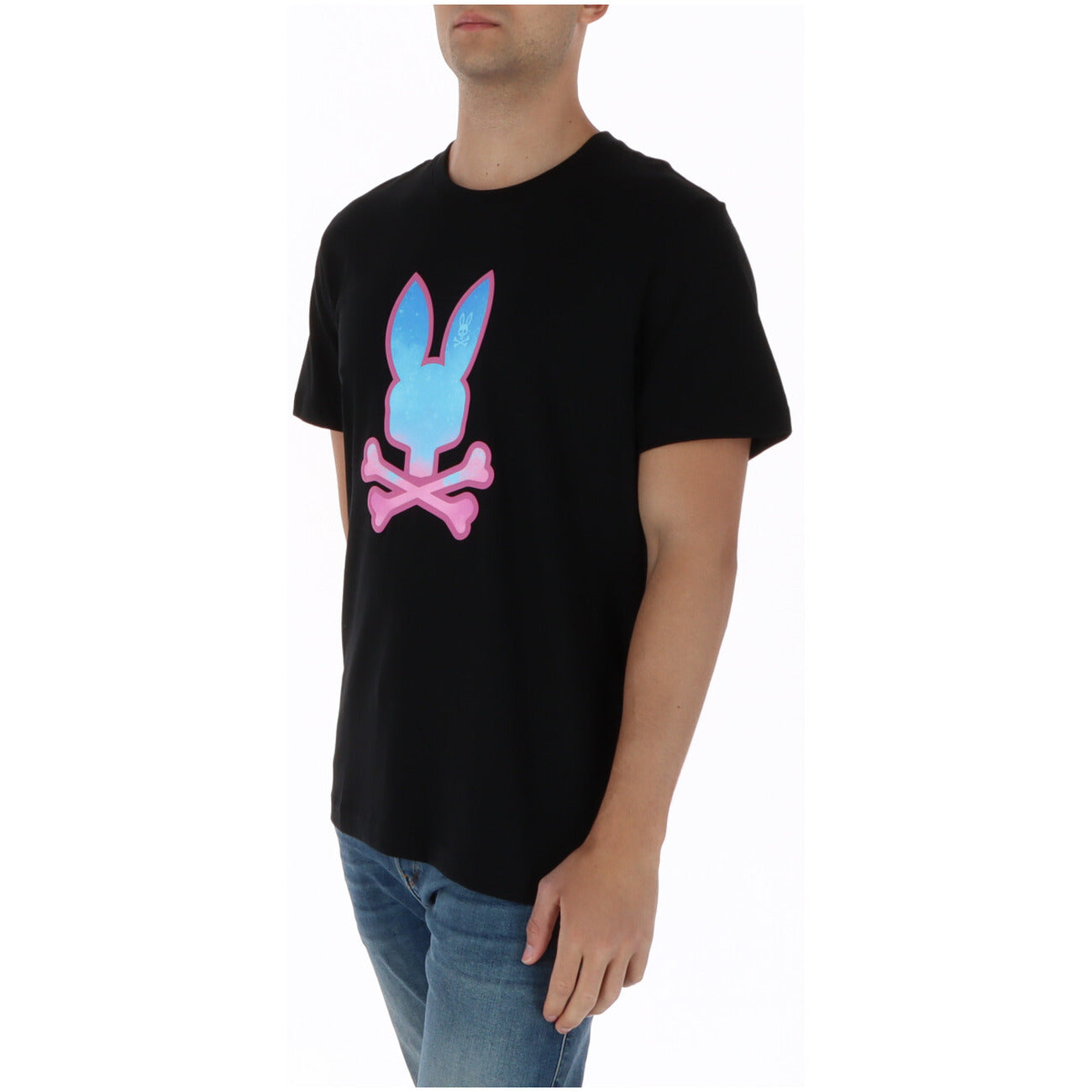 T-shirt Psycho Bunny Caspian Nera; 100% Cotone Pima. Grafica coniglietto in rilievo HD, vestibilità regolare, scollo tondo. Tessuto di alta qualità morbido e resistente. Stile urban-chic Primavera/Estate