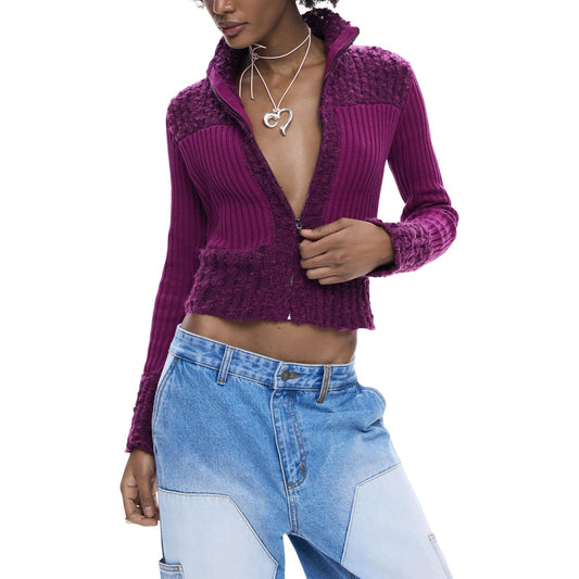 Cardigan Desigual donna fucsia viola con bottoni maniche lunghe scollo a V 100% cotone - vista frontale indossato da modello