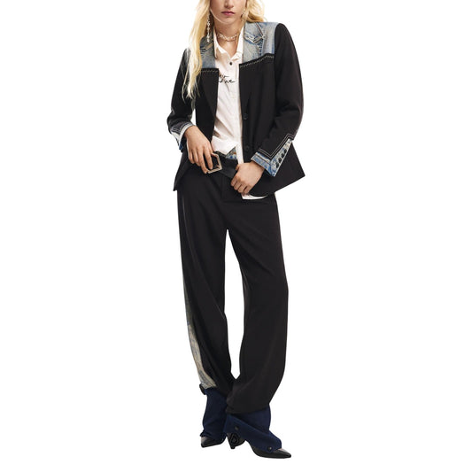 Giacca Desigual donna nera elegante con bottoni - vista frontale figura intera indossata da modello
