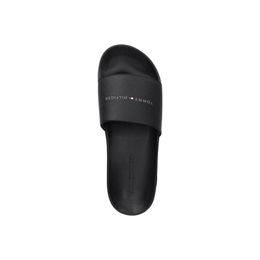 Ciabatte Tommy Hilfiger FM0FM05799; 59% Poliuretano. Fascia logata, suola anatomica, materiale idrorepellente. Slide uomo leggera, robusta e antiscivolo per la PE26. Colore nero vista dall’alto 
