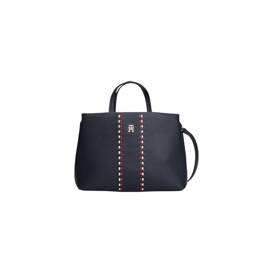 Borsa Satchel Tommy Hilfiger Blu; Dettaglio righe verticali. 100% Poliuretano, chiusura con zip, tracolla regolabile e removibile. Dimensioni 29x23x16 cm. Design iconico "Timeless" per un outfit casual-elegante. Vista frontale 