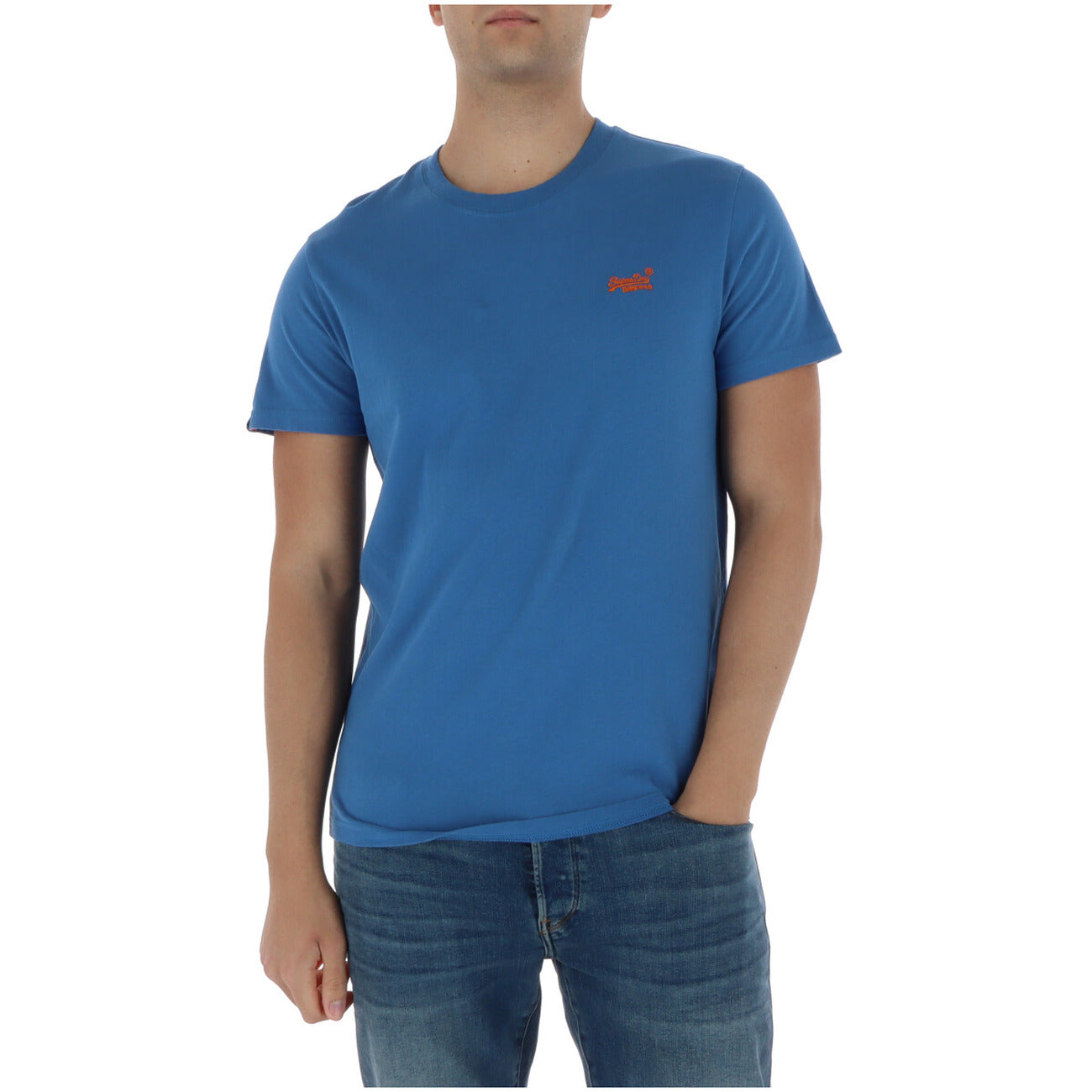 Superdry Tshirt azzurra Tee Vintage Logo Ricamato; 100% cotone, girocollo, stile basic premium. La t-shirt versatile e resistente per ogni giorno. Vista frontale