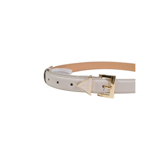 Cintura Guess Noelle II; Altezza 25 mm. Fibbia metallica logata, regolabile, finitura liscia. Accessorio donna elegante e versatile Dettaglio fibbia logo 