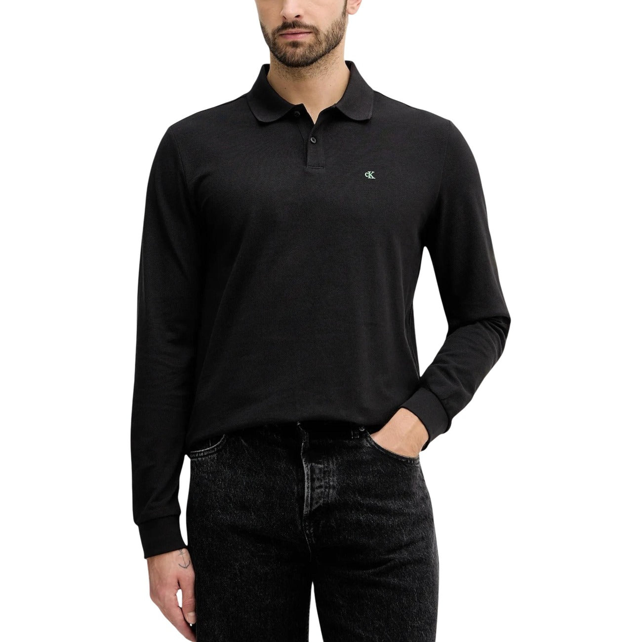 Polo Calvin Klein Jeans uomo nera con zip maniche lunghe colletto 96% cotone 4% elastan - vista frontale indossata da modello
