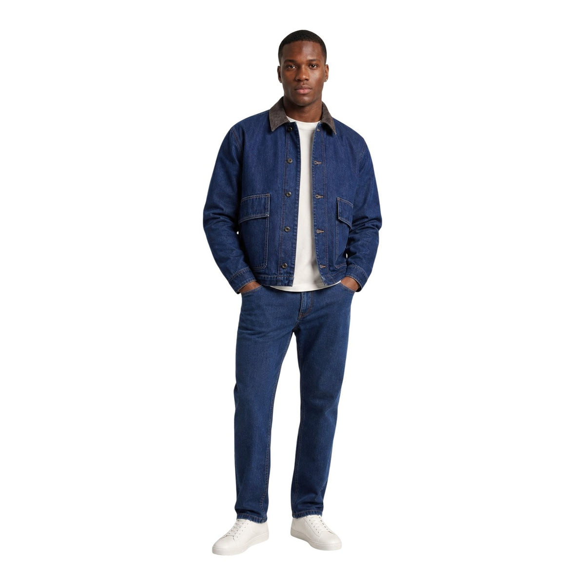 Giacca denim Only & Sons Onskaizen Rinse 22039417 blu uomo. Giambotto in tessuto jeans con colletto a contrasto in velluto a costine, abbottonatura frontale e tasconi applicati, abbigliamento uomo mezza stagione.