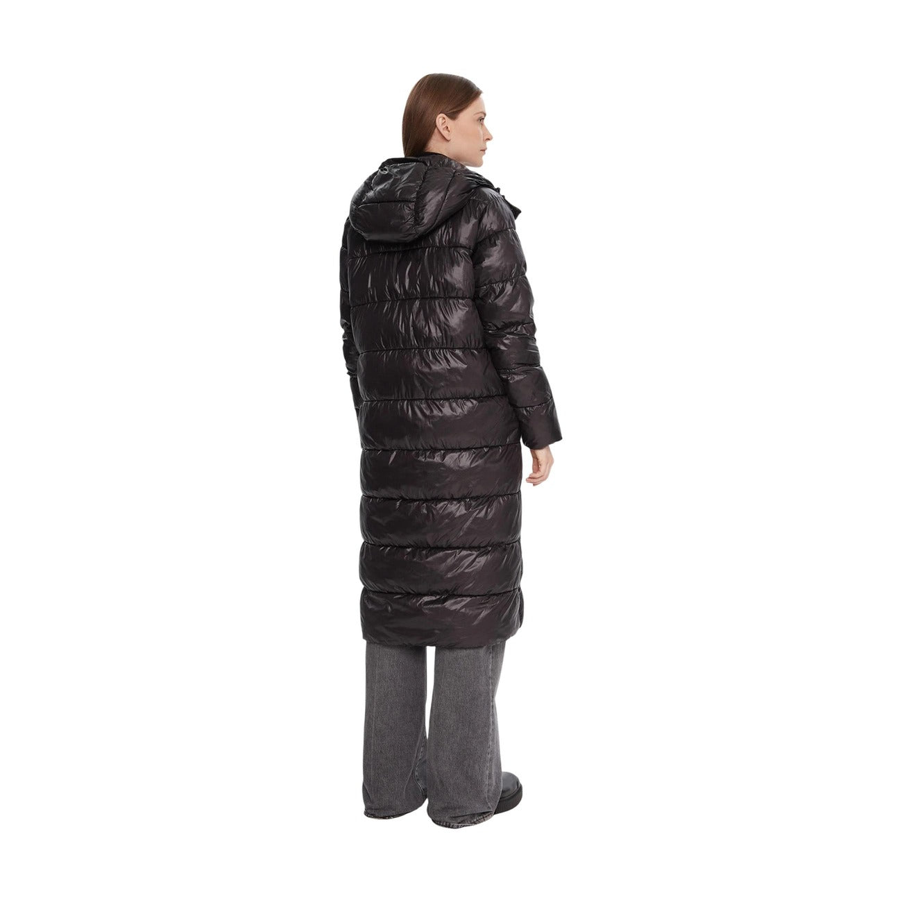 Piumino lungo Blauer nero donna Adelaide 26WBLDK02073. Giubbotto lungo al polpaccio nero lucido trapuntato con cappuccio, zip doppio cursore, bottoni automatici e logo Blauer, cappotto invernale casual da donna.