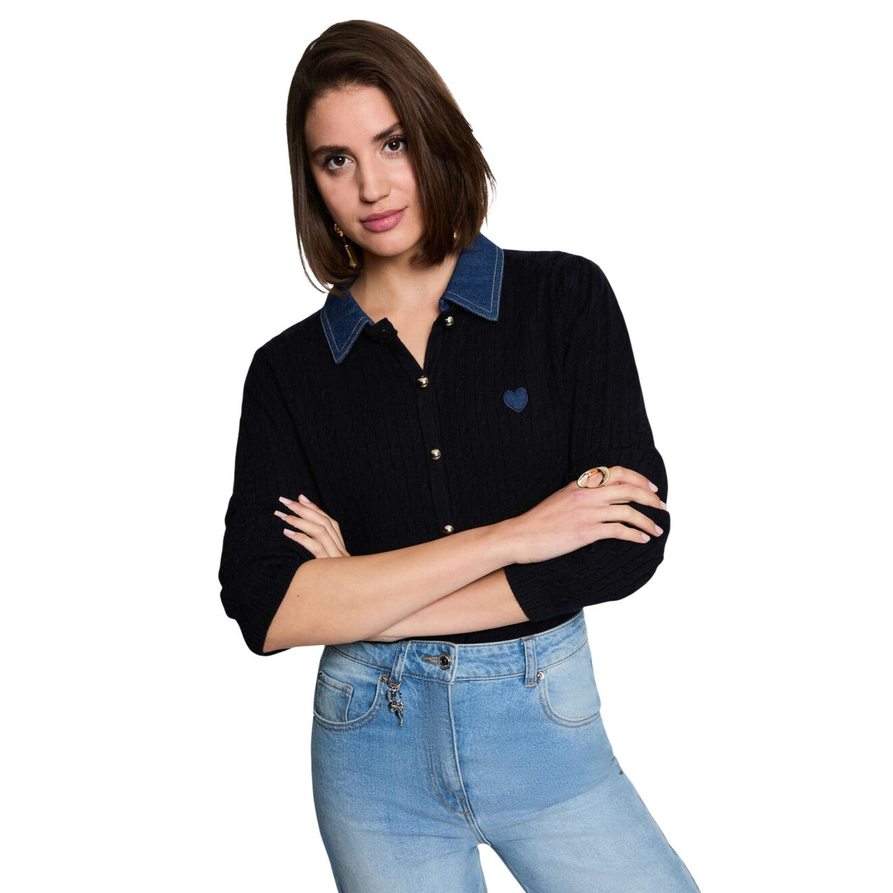Maglione donna con colletto a revers Morgan De Toi 262-MROSALA. Maglia sottile aderente a maniche lunghe in poliestere e viscosa con bottoni frontali.