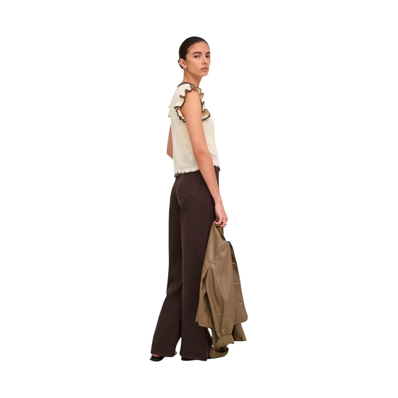 T-shirt maglia beige JDY Jacqueline De Yong 15359375. Top estivo in cotone lavorato a maglia piatta con motivo geometrico beige, girocollo e dettagli volant sulle maniche, maglietta donna casual chic primavera estate.