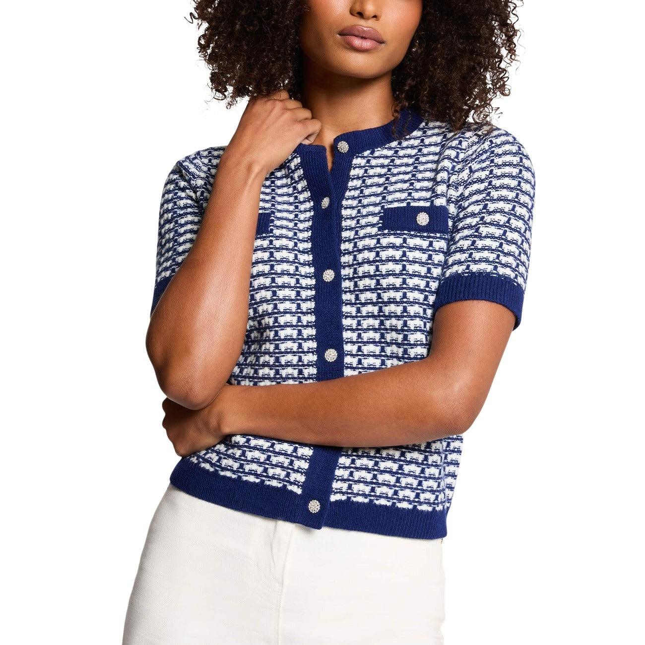 Cardigan Morgan De Toi donna blu con stampa geometrica bottoni maniche corte scollo a V 100% cotone - vista frontale indossato da modello
