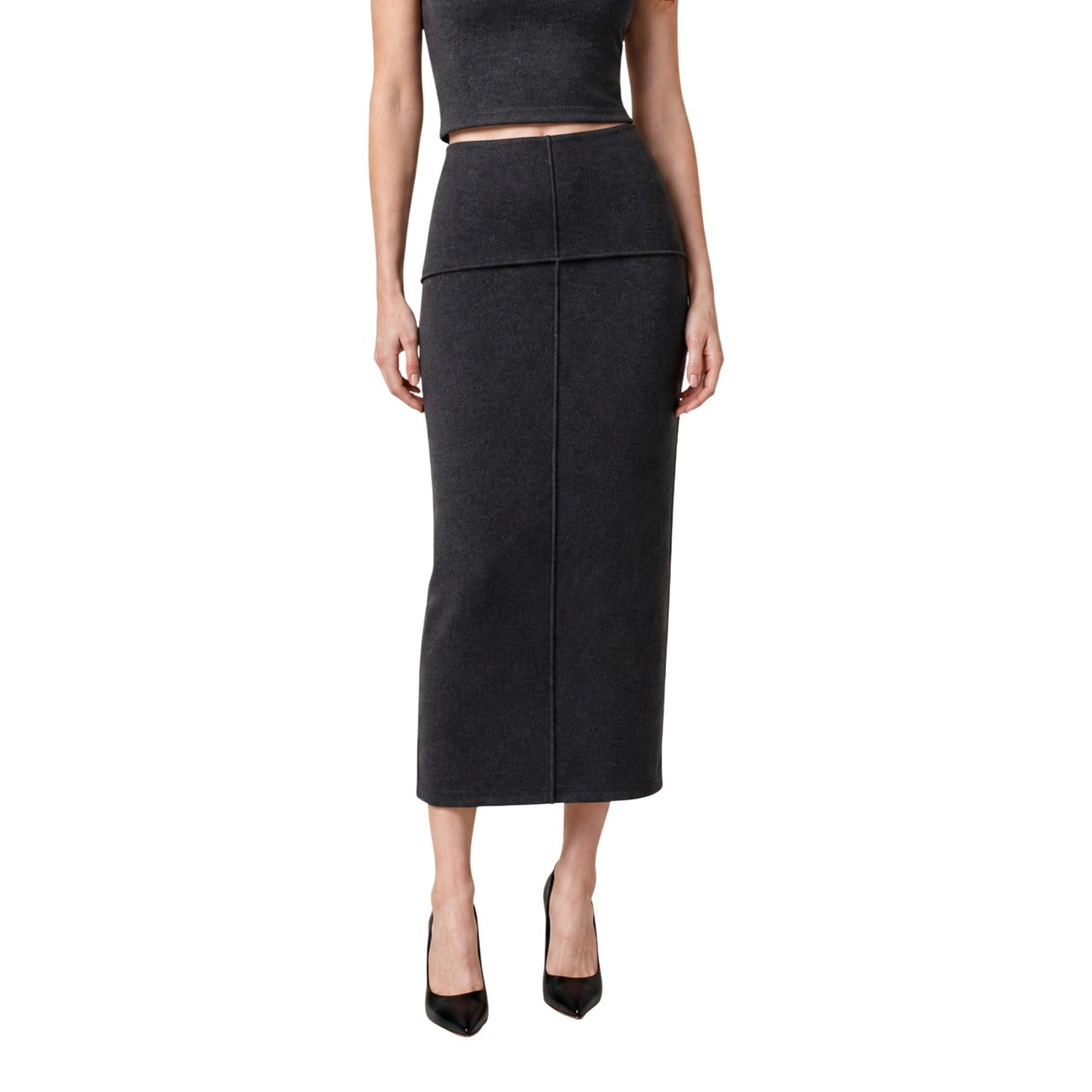 Gonna tubino Jacqueline de Yong grigio donna 15379970. Longuette da donna grigio a vita alta in poliestere riciclato e cotone, gonna midi aderente con spacco sul retro, pencil skirt elegante e casual mezza stagione.