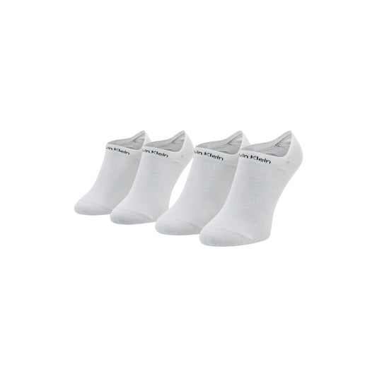 Calze Donna Calvin Klein Jeans 2P Sneaker Gripper; Bianco. 62% Poliestere, 35% Poliammide, 3% Elastam. Sistema antiscivolo sul tallone, invisibili, traspiranti. Confezione da 2 paia. Vista frontale 