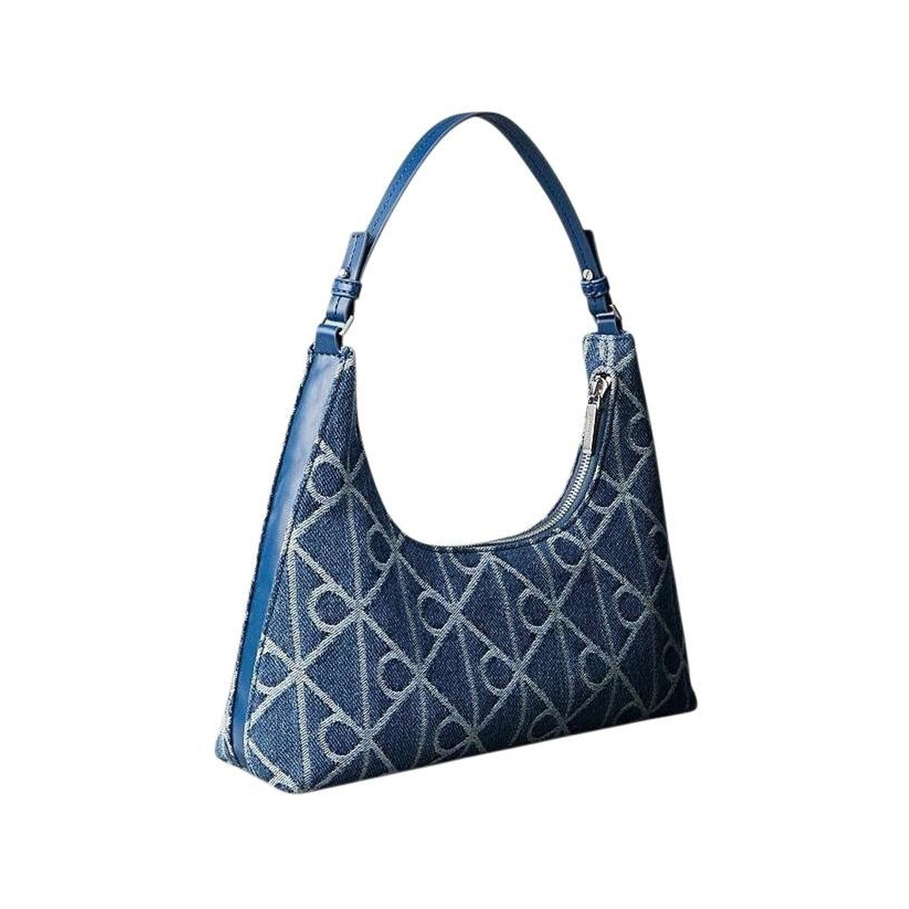 Calvin Klein Denim Emblem Bag; 100% cotone, logo all-over, chiusura a zip. La borsa da spalla versatile per un look moderno ispirato agli anni '90. Vista laterale 