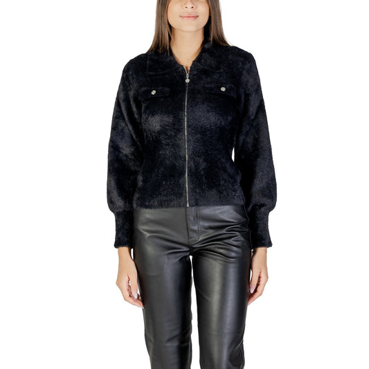 Cardigan nero corto donna Morgan De Toi 232-MDOMI. Maglia fine e morbida in poliammide e poliestere riciclato con colletto a revers, cerniera frontale e patte sul petto con bottone.