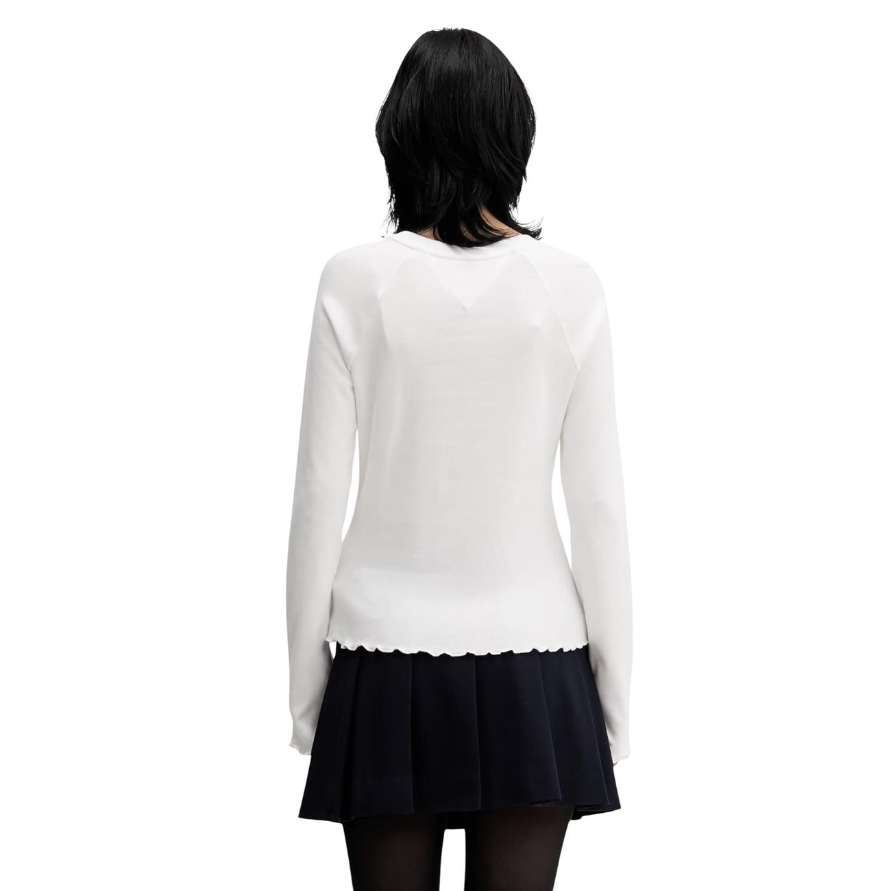 T-shirt Tommy Girl Y2K; 100% cotone. Maniche lunghe, bordi arricciati, slim fit. Maglia leggera con logo frontale e scollo tondo. Vista posteriore 