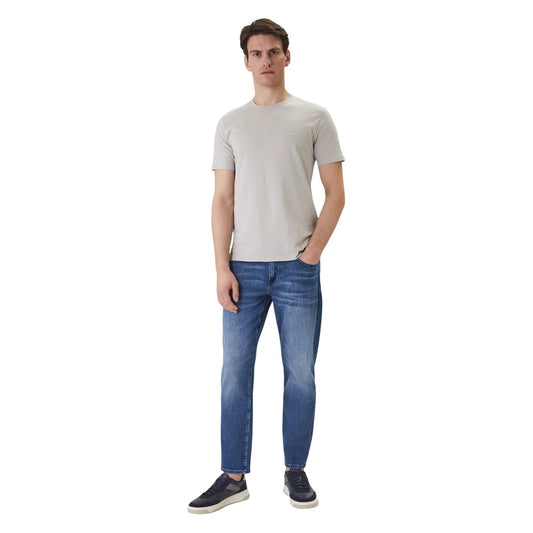 T-shirt BOSS Tales; 100% Cotone. Logo applicato sul petto, girocollo, vestibilità regular. T-shirt uomo premium dalla texture morbida e design minimalista. Colore grigio chiaro. Vista frontale Figura intera 