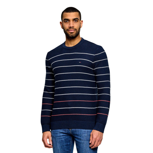 Maglione Blu a Righe Tommy Jeans; 100% Cotone Rigenerato. Girocollo, logo ricamato, bordi a costine. Stile casual, texture consistente, ideale per la primavera e l'autunno. Vista frontale 