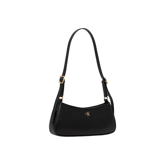 Borsa Calvin Klein Small Shoulder; 51% Poliestere riciclato. Logo CK metallico, chiusura con zip, tracolla regolabile. Design minimalista, compatto ed ecosostenibile. Colore nero 