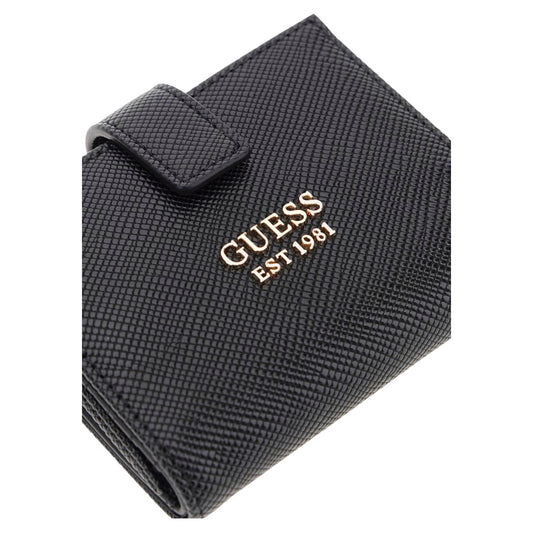 Guess Rosalba Petite Trifold Wallet; portafoglio compatto nero con dettagli dorati e chiusura sicura a scatto. Stile moderno e funzionale in formato tascabile. Vista frontale dall’alto 