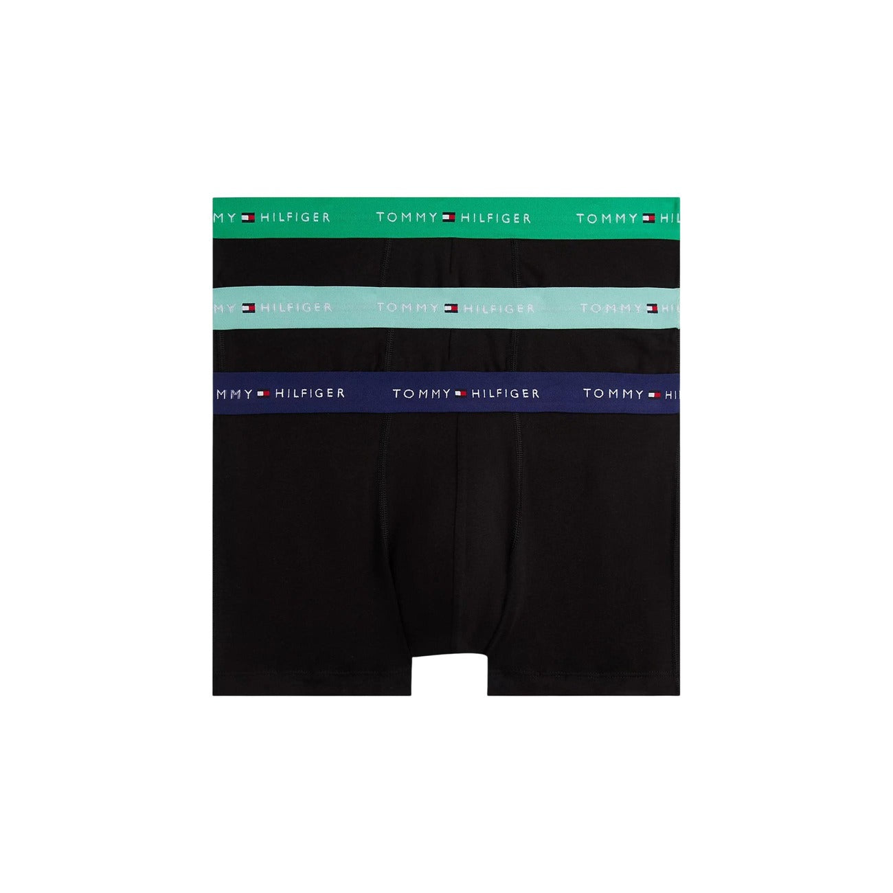 Pack 3 Boxer Trunk Tommy Hilfiger Signature; Nero. 100% Cotone traspirante, proprietà antiumidità, fascia elastica logata. Vestibilità aderente, comfort 4 stagioni, qualità premium. Fascia colore verde, verde acqua e blu 