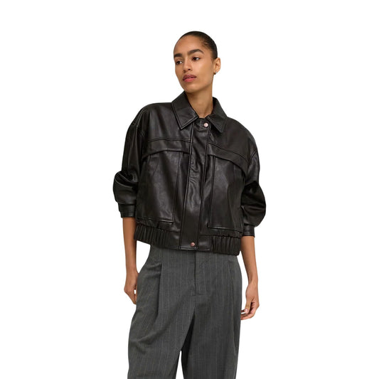 Giambetto marrone donna ecopelle Only 15373701. Giacca biker da donna in finta pelle 100% poliestere con maniche lunghe, cerniera frontale, bottoni e fondo elasticizzato.