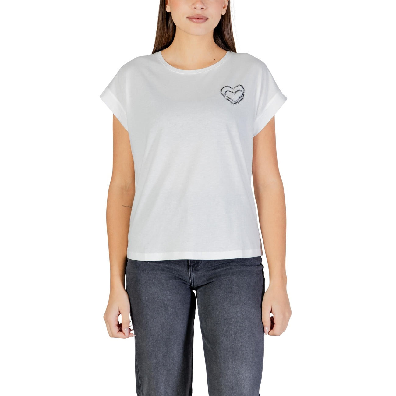 Morgan De Toi T-shirt bianca Cuore Ricamato; maglia morbida in misto modal, taglio femminile e dettagli raffinati. Perfetta per look quotidiani curati e confortevoli. Vista frontale 