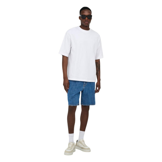 Bermuda Jeans Only & Sons Carpenter; Blu Stonewash. 100% Cotone, Loose Fit, dettagli utility e tasche cargo. Orlo a taglio vivo destroyed, stile workwear contemporaneo per la stagione estiva. Figura intera 