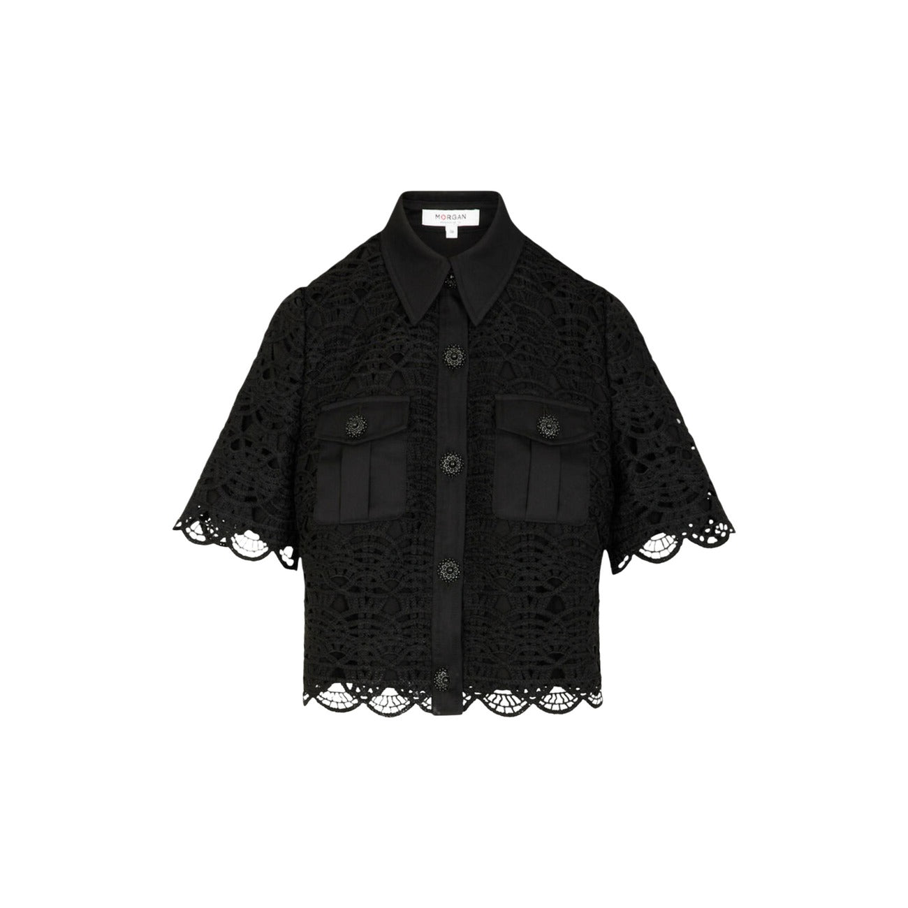 Camicia Pizzo Morgan De Toi; Nero. Tessuto traforato, bottoni gioiello, vestibilità wide fit. Maniche corte con bordo smerlato e tasche decorative. Elegante, leggera e ricca di dettagli preziosi. Vista stesa 