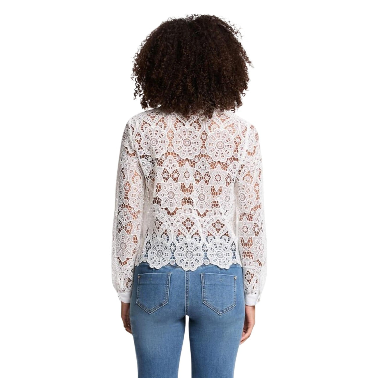 Camicia Morgan De Toi donna bianca con bottoni maniche lunghe - vista posteriore retro indossata da modello
