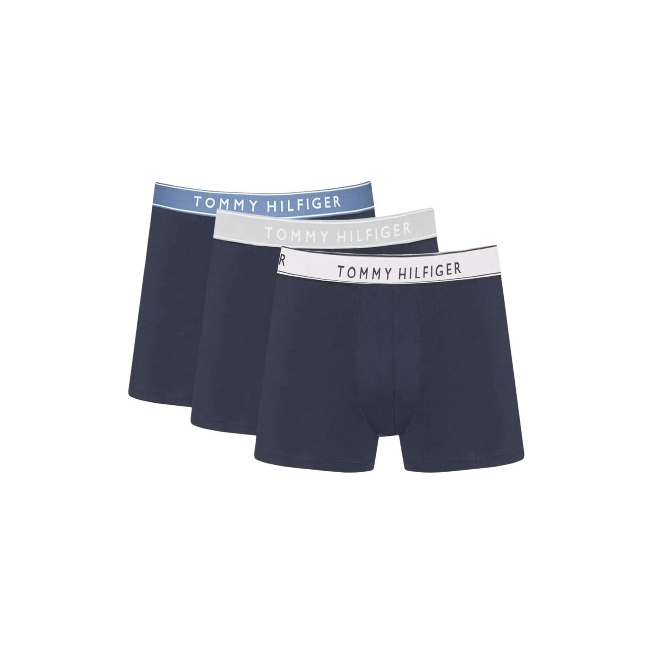 Pack 3 Boxer Trunk Tommy Hilfiger Signature; Nero. Cotone Organico Stretch, tecnologia antiumidità, elastico con logo ripetuto. Vestibilità aderente, supporto traspirante, qualità premium ecosostenibile.
