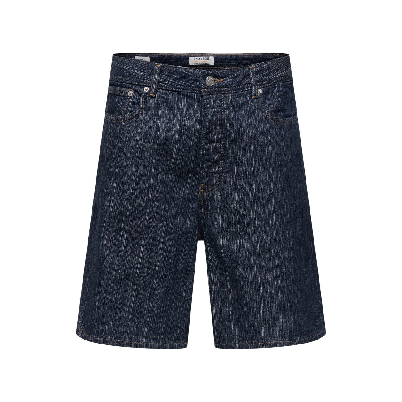 Bermuda Denim Only & Sons; 100% Cotone. Taglio Loose Fit ampio, 5 tasche, vita regolare. Denim resistente e traspirante, stile casual contemporaneo. Vista frontale stesa 