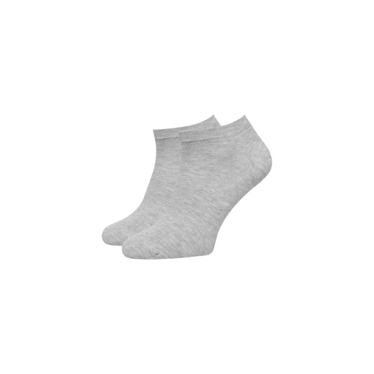 Pack 3 Paia Calze Sneaker CK Jeans; grigio. 69% Cotone, 29% Fibre tecniche, 2% Elastam. Traspiranti, morbide, con logo CK sull'orlo. Stile casual 4 stagioni.