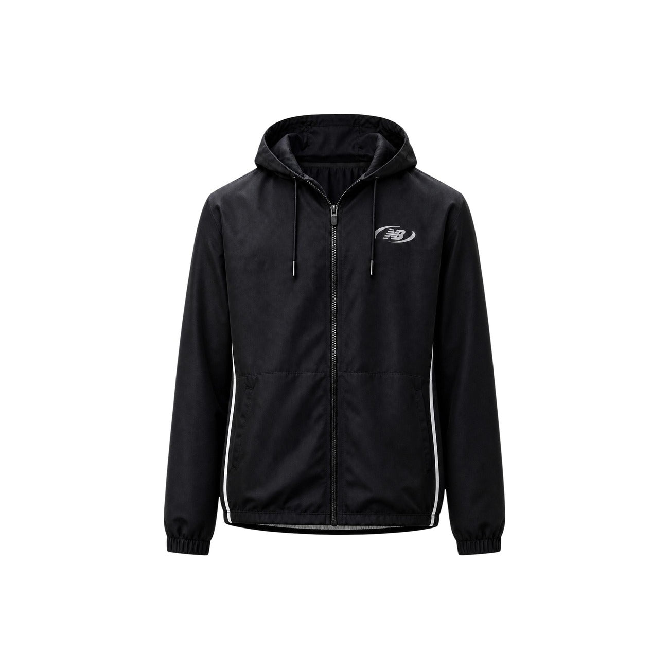Giacca New Balance nera uomo MJ62Y8SJBK. Giambotto leggero da uomo nero di mezza stagione in poliestere con cappuccio regolabile, coulisse, zip integrale, polsi elasticizzati e logo al petto, giacca a vento casual sportiva.