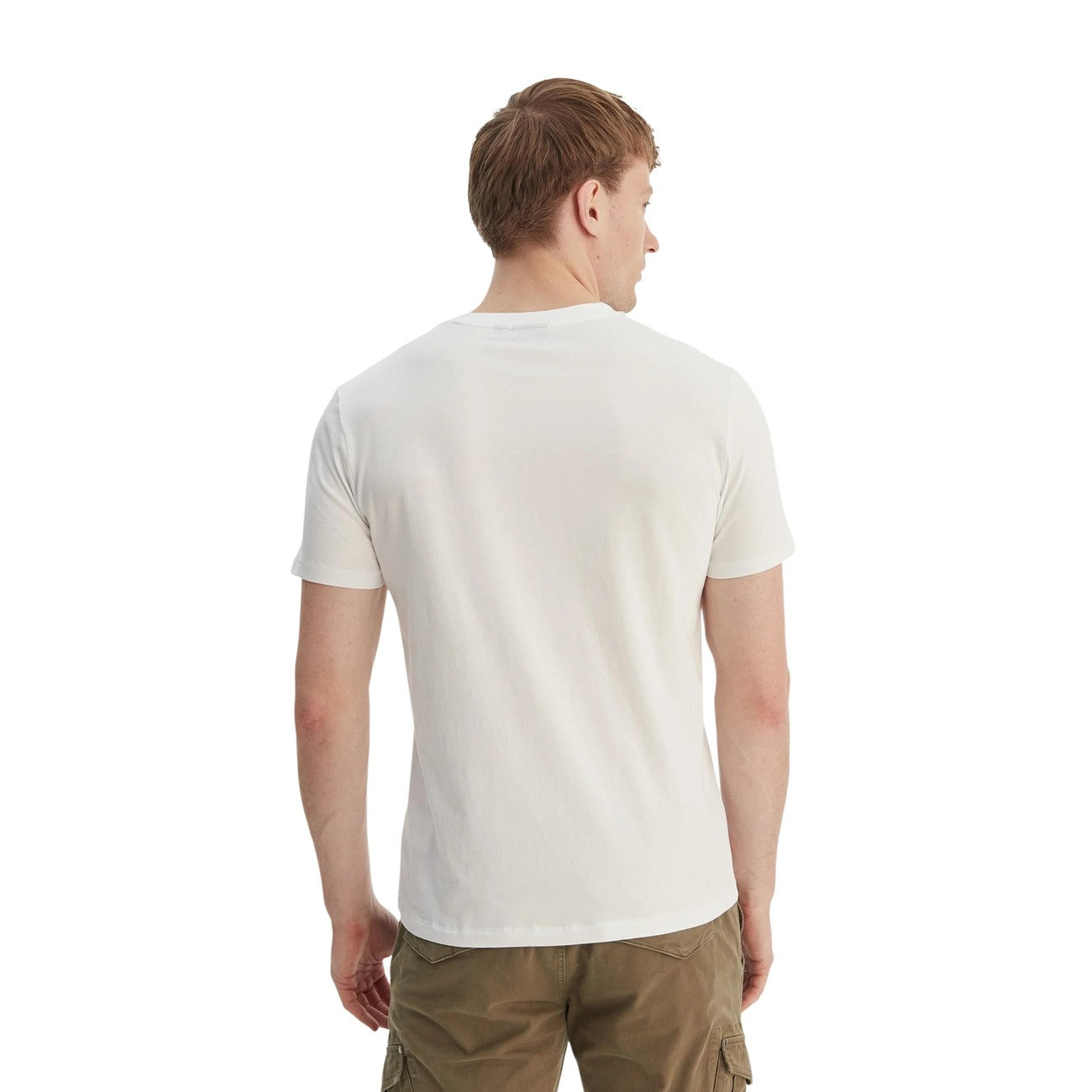 Napapijri S-Mahsa T-shirt; 100% cotone, stampa logo, regular fit. L'iconico capo Napapijri per uno stile distintivo e confortevole. Colore bianco vista posteriore 