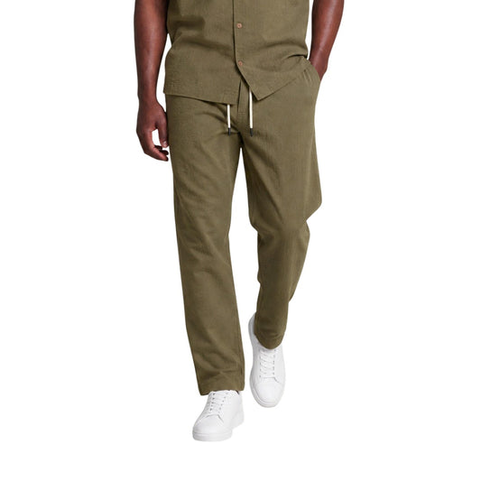 Pantaloni Regular Verdi Hydra Clothing; 100% Cotone. Pinces anteriori, vita con coulisse e bottone, tasche laterali. Tessuto naturale, leggero e fresco. Il comfort sartoriale per l'estate. Vista frontale 