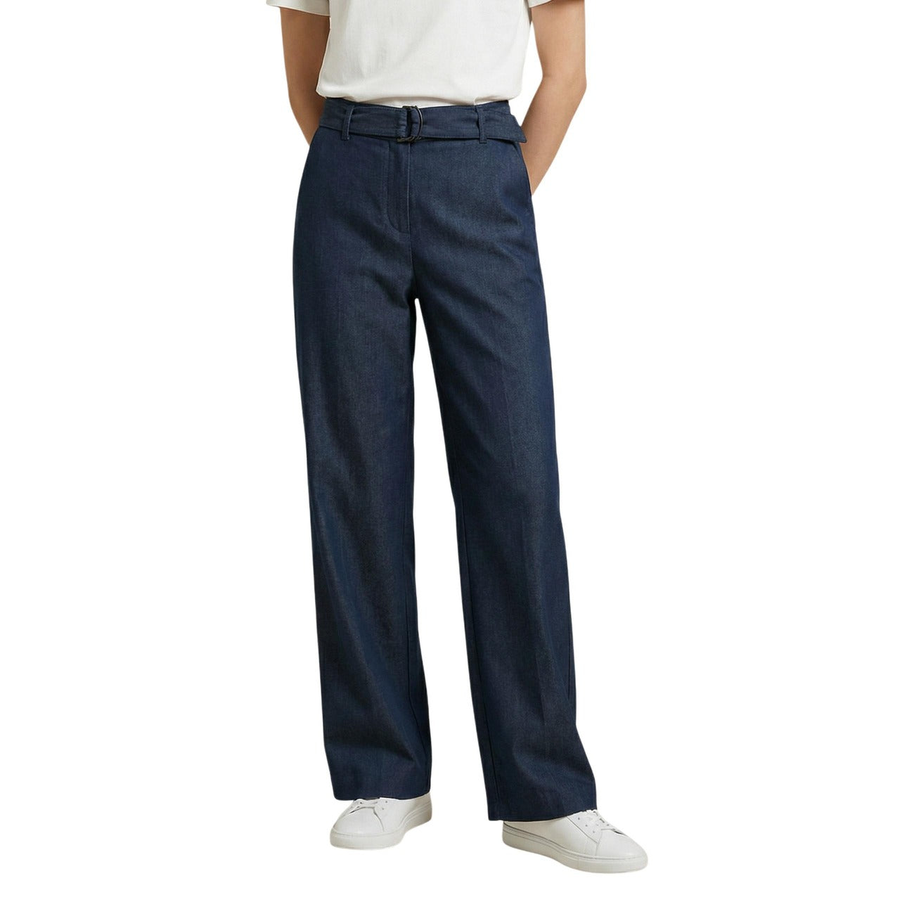 Pantaloni Only Onlsigne Life; 74% Poliestere Riciclato. Vita alta con cintura, gamba larga, tessuto stretch. Pantaloni donna eleganti, fluidi e sostenibili per la PE26. Vista frontale 