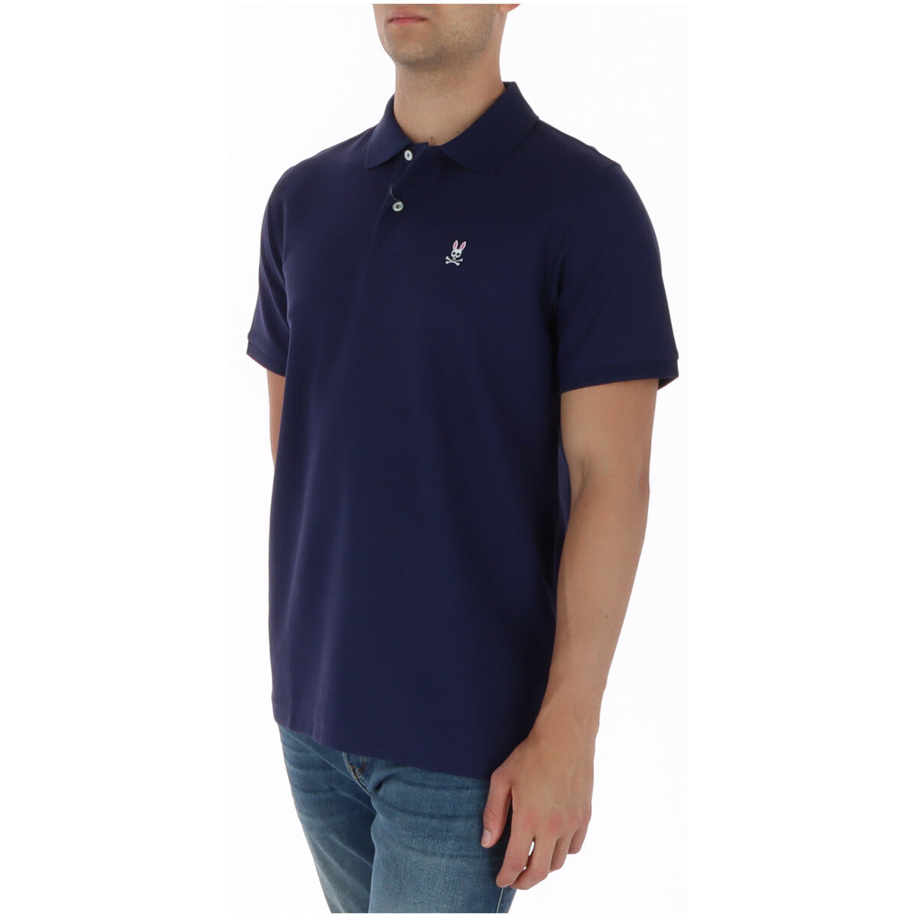 Polo Psycho Bunny Blu; 100% Cotone Pima Peruviano. Bottoni in madreperla, colletto anti-arrotolamento, logo ricamato e spacchi laterali. Tessuto piqué traspirante, qualità premium Made in Peru. Frontale laterale 