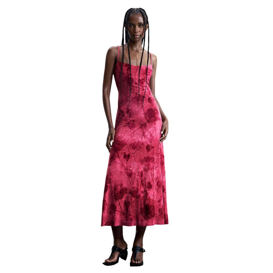 Abito lungo con spalline, aderente in vita, in maglia con tessuto floccato e stampa orientale. Colore fucsia 