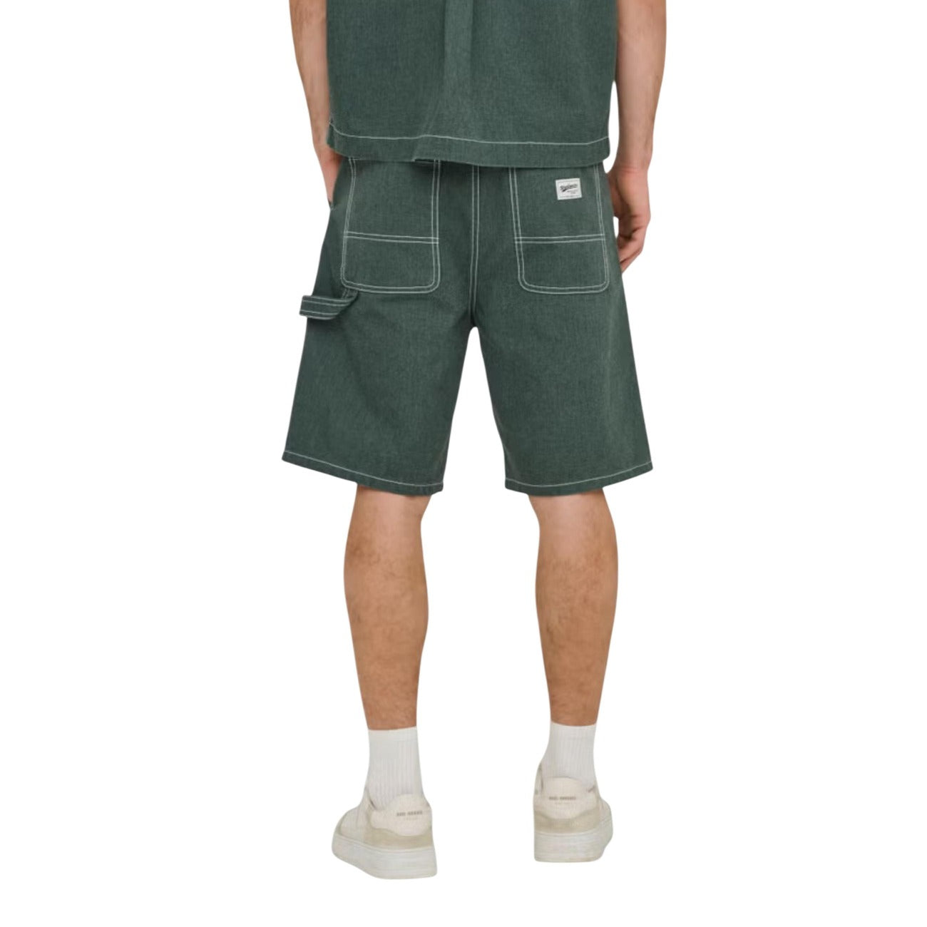 Bermuda Uomo Only & Sons ONSEDGE WORK; Verde. 60% Cotone, 40% Poliestere. Straight Fit, cuciture a contrasto, tasche multiple e anello porta martello. Stile utility Primavera/Estate. Vista posteriore 