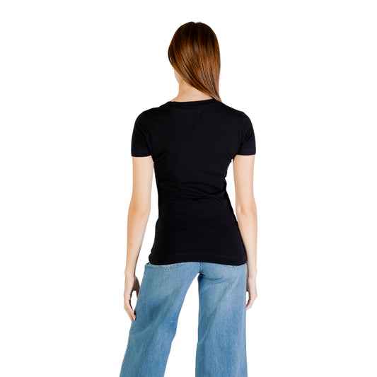 T-shirt Slim Girocollo Donna Guess Logo Paillettes; Tessuto 95% cotone biologico e 5% lycra a maniche corte. Scritta Guess frontale con paillettes luminose ricamate, stile casual-luxury ecosostenibile. Vista posteriore 