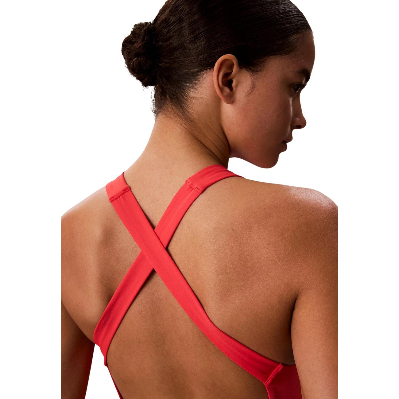 Costume Intero CK Intense Power; High-Neck. Spalline logate incrociate dietro, tessuto Lycra XTRA LIFE®. Coppe preformate, imbottitura removibile, asciugatura rapida. Resistente e durevole. colore arancione vista posteriore 